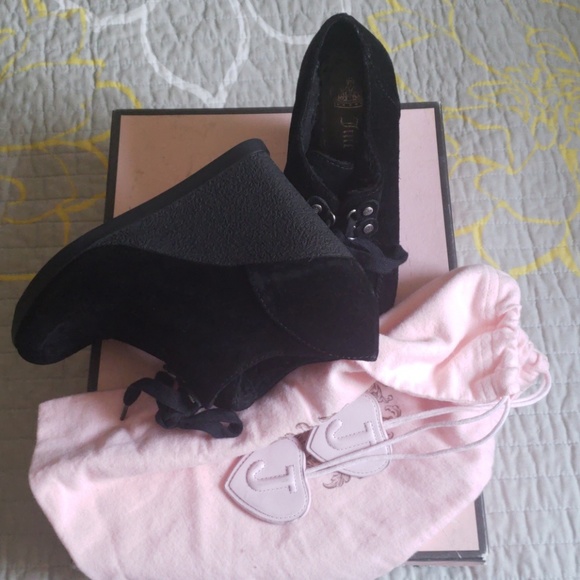 Juicy Couture Darien Suede Wedges - Picture 8 of 8
